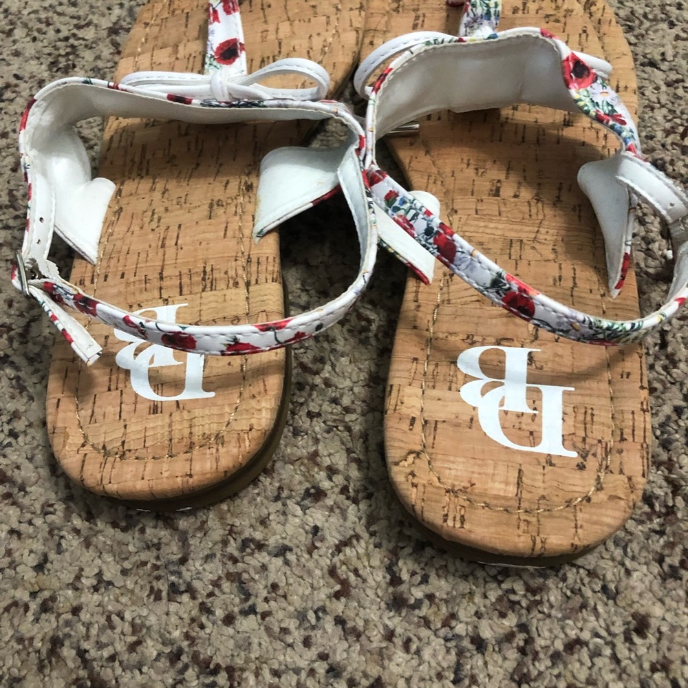 Sandals - Picture 2 of 3
